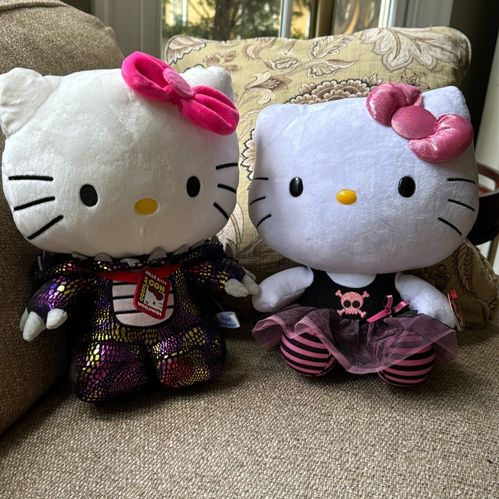 Hello Kitty set skull crossbones cosplay con worldwide 11” tall SANARIO TY new
